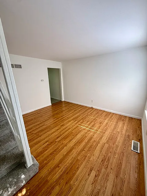 2 bed, 860 sqft, $1,095 — Photo 2