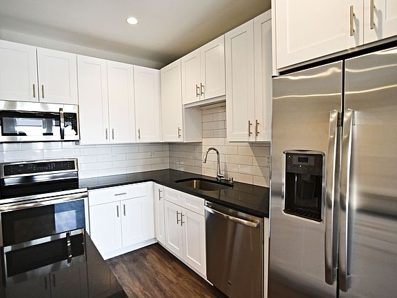 5th image of 3817-45 N Broadway St #3833-409