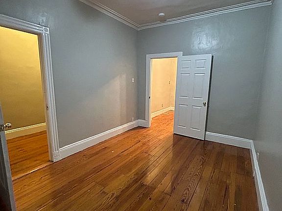 3rd image of 328 19th St