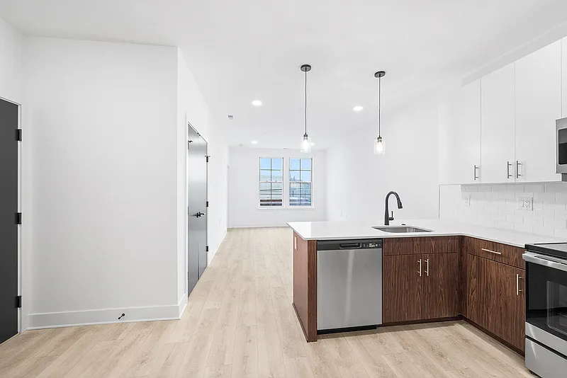 2 bed, 2.0 bath, 846 sqft, $2,200 — Photo 2