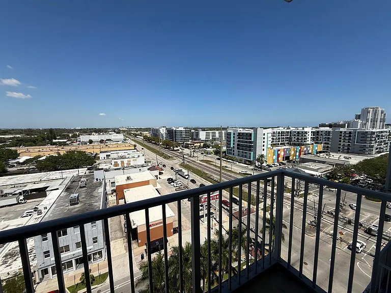 140 S Dixie Hwy #905 — Photo 16