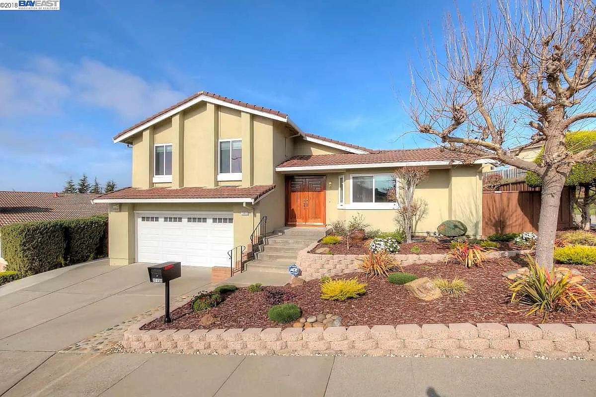 27150 Fielding Dr photo 1
