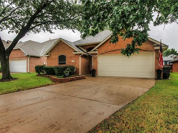 3rd image of 2727 Chatsworth Dr