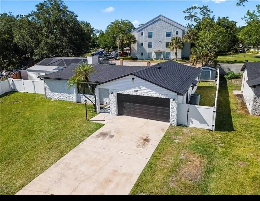 3 bed, 2.0 bath, 1550 sqft, $2,600 — Photo 2