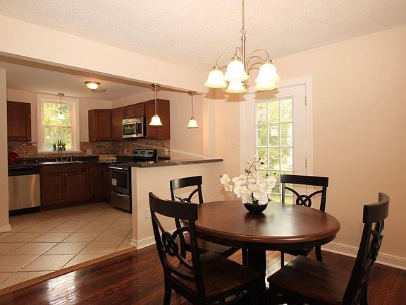 5th image of 7208 Margaret Ave