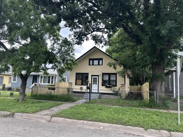 326 W 11th St, Junction City, KS 66441