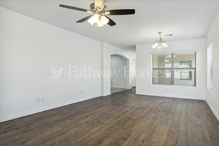207 W Latona Rd — Photo 5