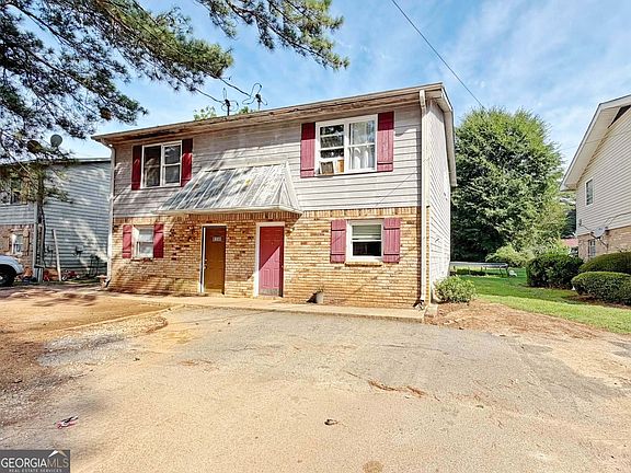 3rd image of 935 Six Oaks Cir #B
