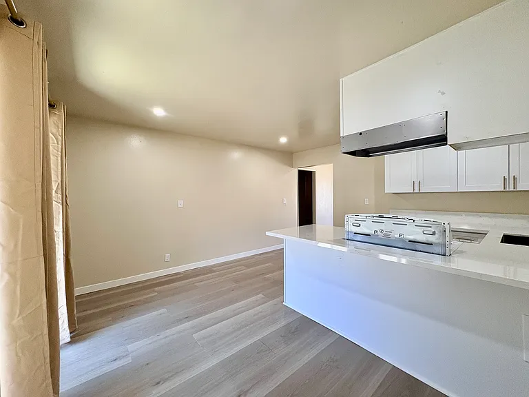 4572 Canoga St #B — Photo 6