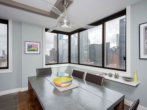 5th image of 350 W 50th St #Ph3d