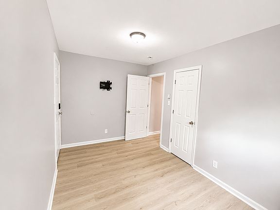 5th image of 1043 6th St #1