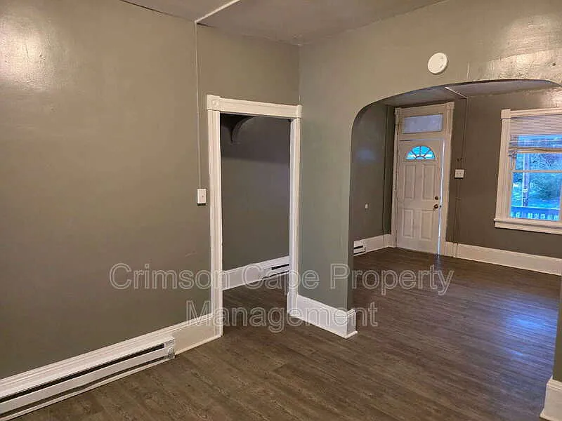 3 bed, 1.0 bath, 1100 sqft, $1,350 — Photo 4