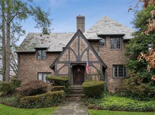 19 Warwick Ave, Douglaston, NY 11363