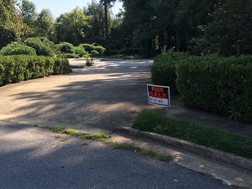 2nd image of 830 Falling Water Ln