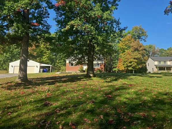 112 Jo Deener Dr, Zelienople, PA 16063