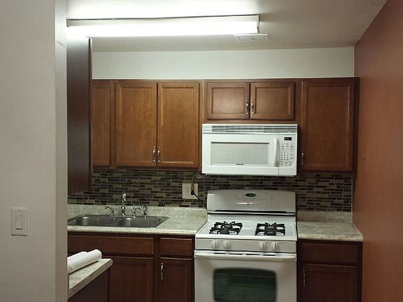 4th image of 974 Crabapple Dr APT 208