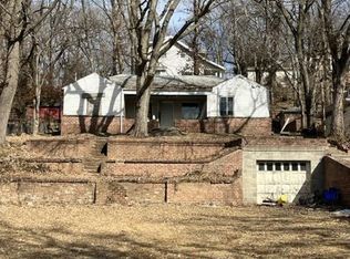 203 1/2 Park Ave, Council Bluffs, IA 51503