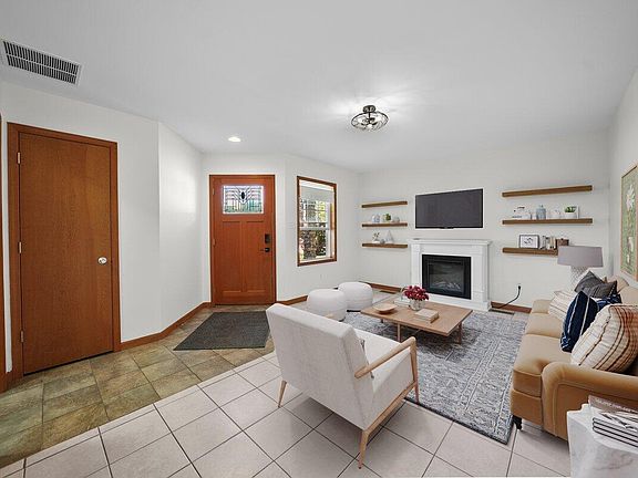 4th image of 900 Brookfield Dr