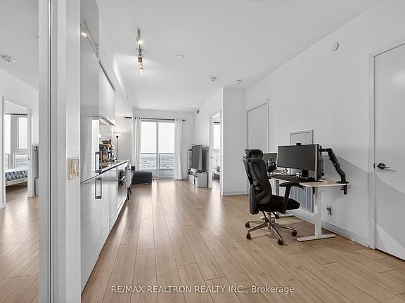 5th image of 950 Portage Pkwy #5901