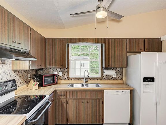5th image of 1052 Elaine St