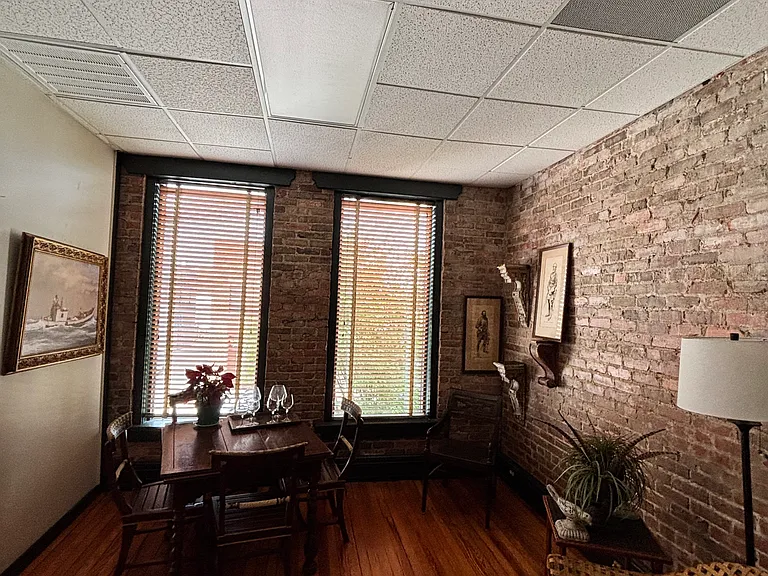 214 E Broad St #B — Photo 32