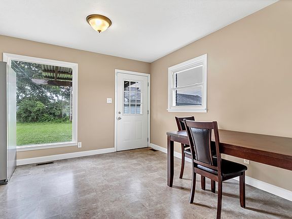 4th image of 5201 N White Ln