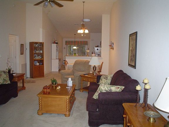 Large livingroom with high ceilings