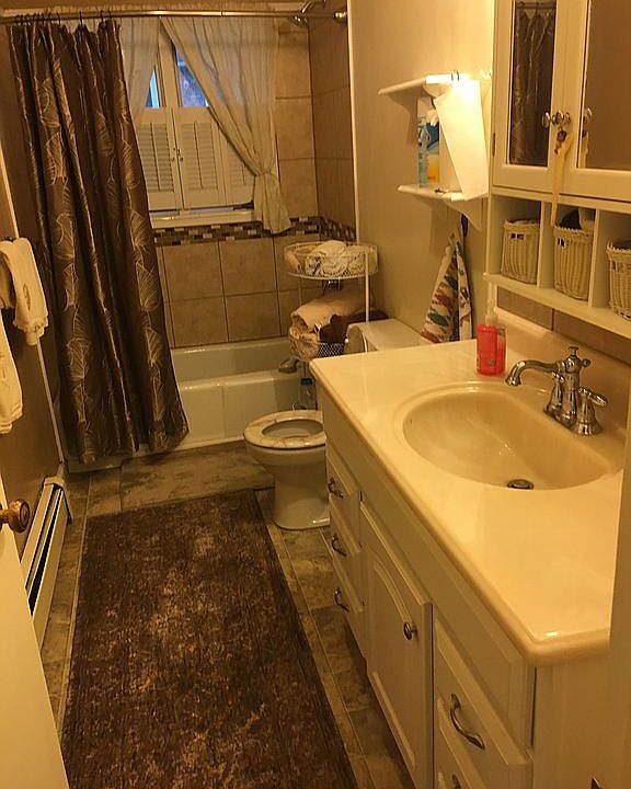 2nd image of 2225 Breezeview St