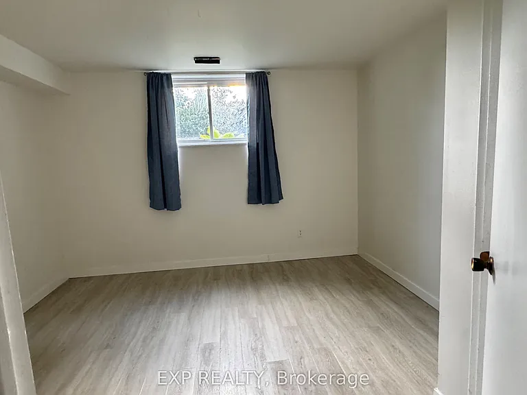 108 Katherine St — Photo 21