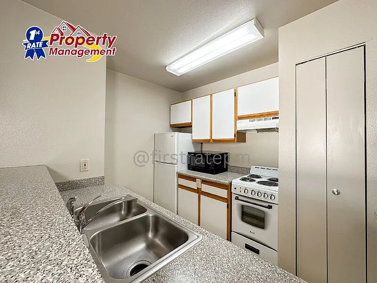850 W Belmont St #104 — Photo 7