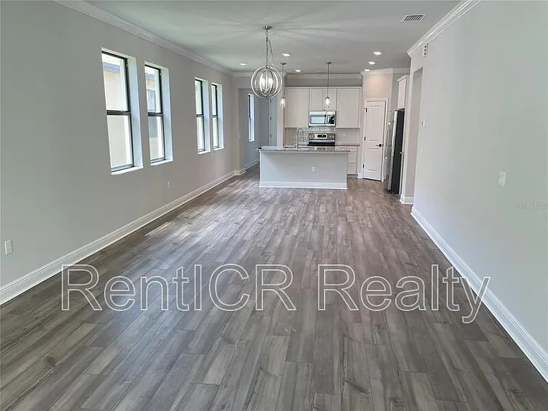 1437 N River Cir — Photo 5