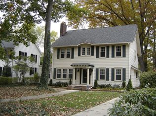 2925 E Overlook Rd, Cleveland Heights, OH 44118