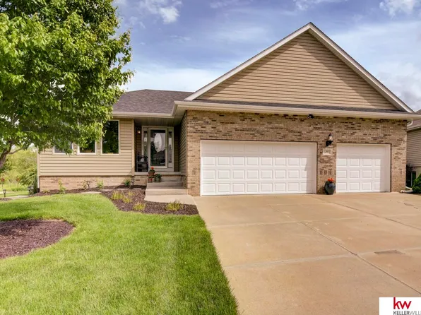 14901 Bodmer St, Bennington, NE 68007