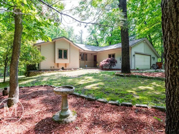9057 Vergennes St SE, Ada, MI 49301