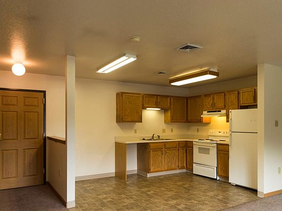 Kitchen and dining area.