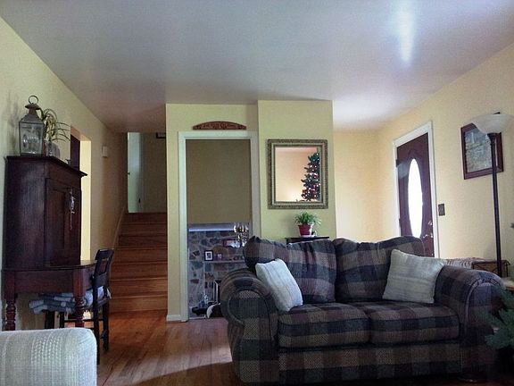 4th image of 714 Edwards Dr