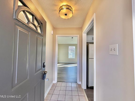 2nd image of 3815 Woodland Dr