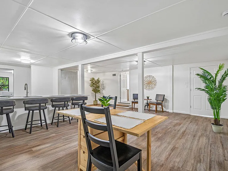 605 Bishop St — Photo 11