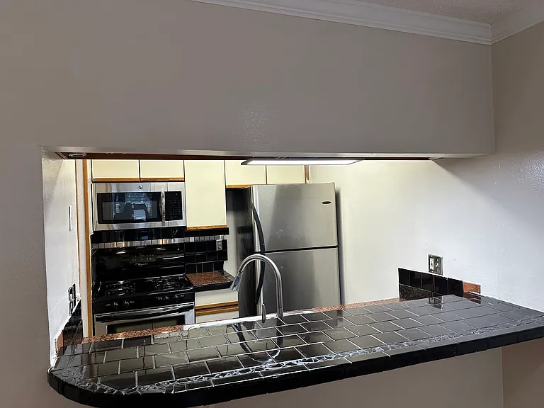 209 14th St NE #111 — Photo 7