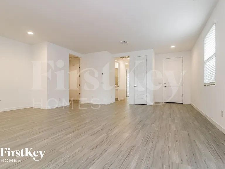 12516 W Kaler Dr — Photo 3