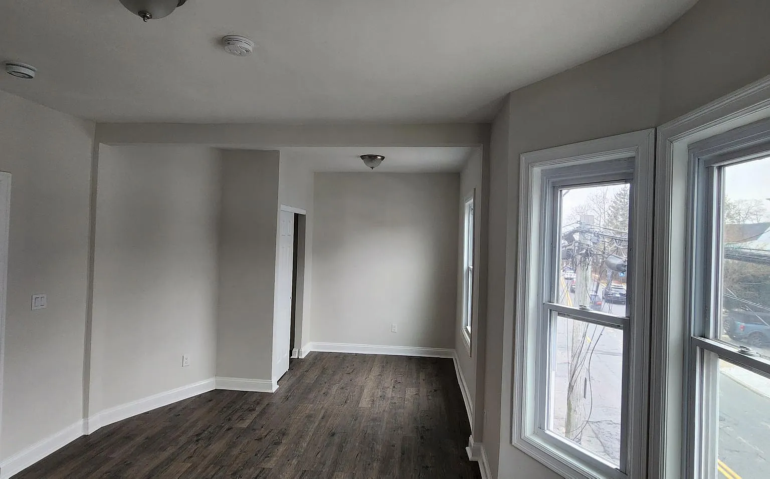 3 bed, 1300 sqft, $4,200 — Photo 3