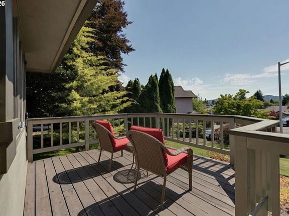 3rd image of 310 NE Greenway Dr