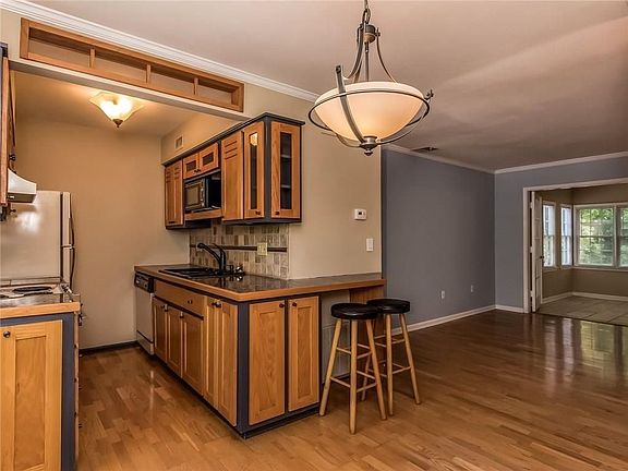 2nd image of 59 Monet Ct NW