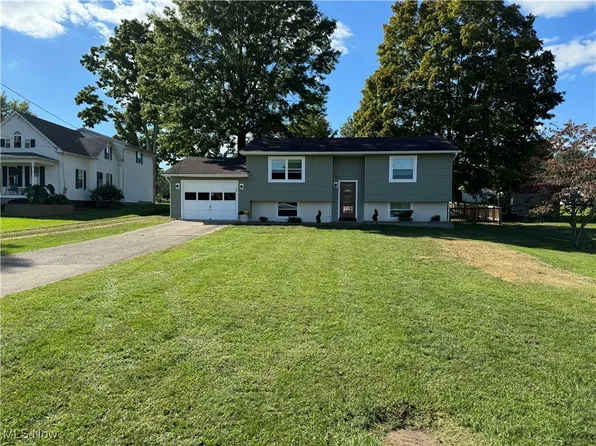 705 Bf Goodrich Rd, Marietta, OH 45750