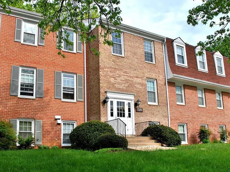 728 Quince Orchard Blvd #T1 — Photo 2