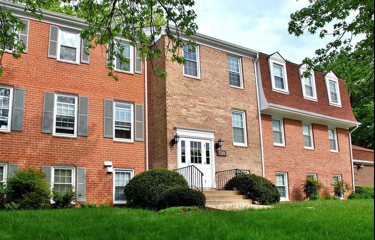 Building Photo - 728 Quince Orchard Blvd #T1