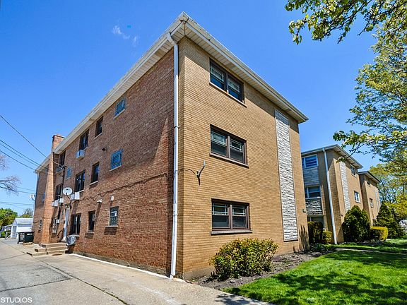 3rd image of 5542 W Bryn Mawr Ave APT 1N