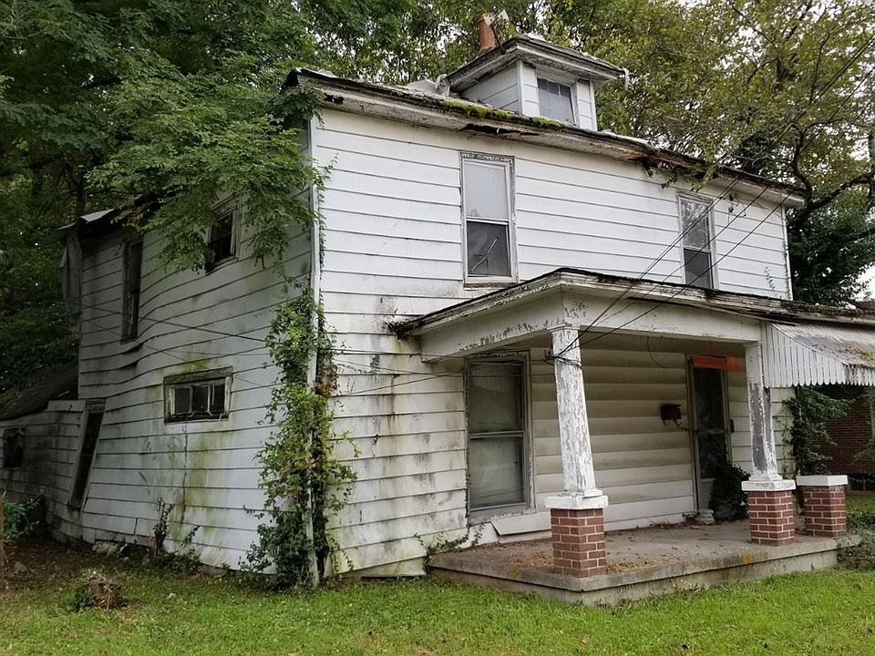 2nd image of 302 E Maple St