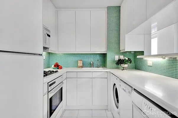 Rented by City Connections Realty | media 9