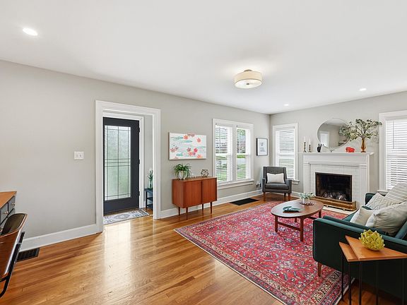 5th image of 122 Goodrich Ave